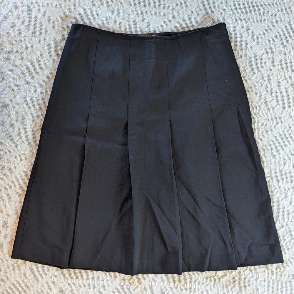 Black Banana Republic Wool Pleated Skirt
